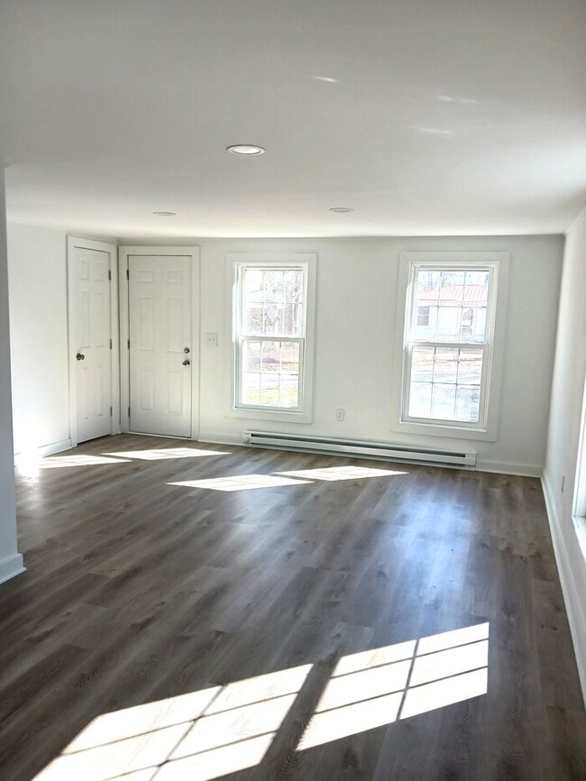 Building Photo - Renovated Two bedroom house in Lancaster S...