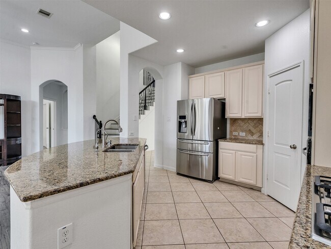 Building Photo - 28655 Maple Red Dr