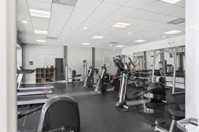 Building Photo - 3675 N Country Club Dr