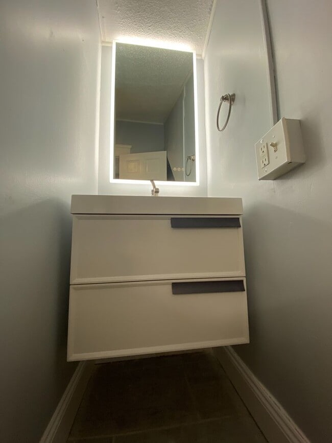 Building Photo - 363 Sherman Ave