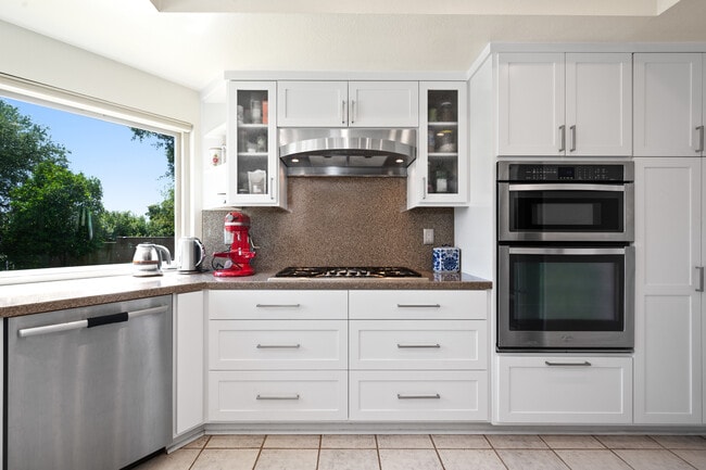 Building Photo - 124 Sequoia Ct