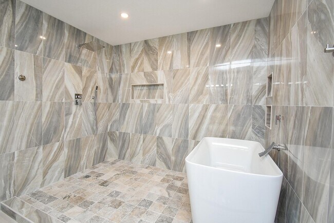 Building Photo - 7618 Highmeadow Dr