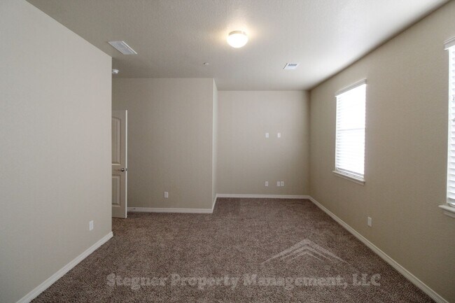 Building Photo - Great Townhome in Southeast Fort  Collins