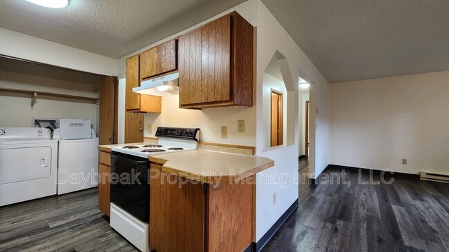 Building Photo - 3402 15th Ave S