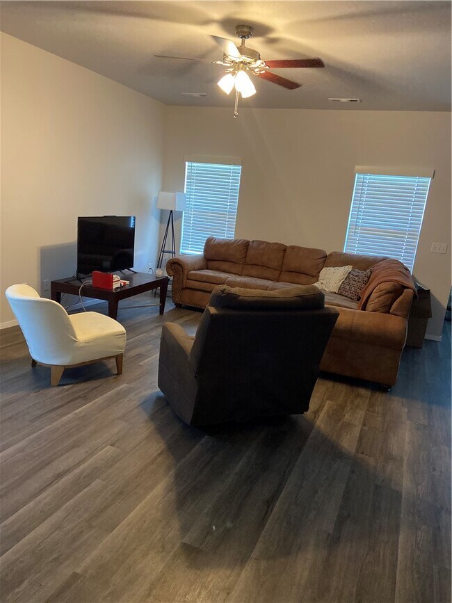 Building Photo - 3321 Red Tail Wy