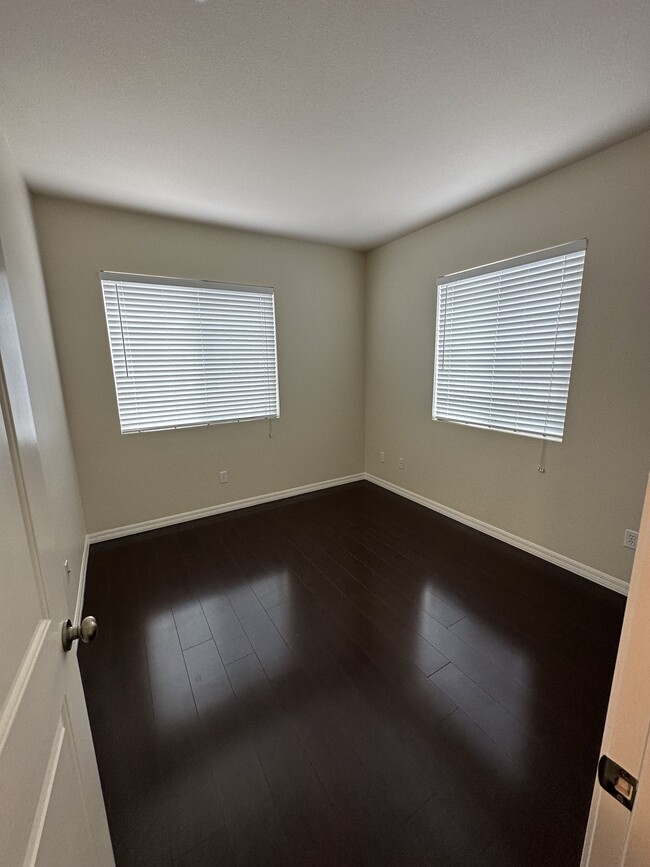 3rd floor second bedroom - 22919 Mariposa Ave