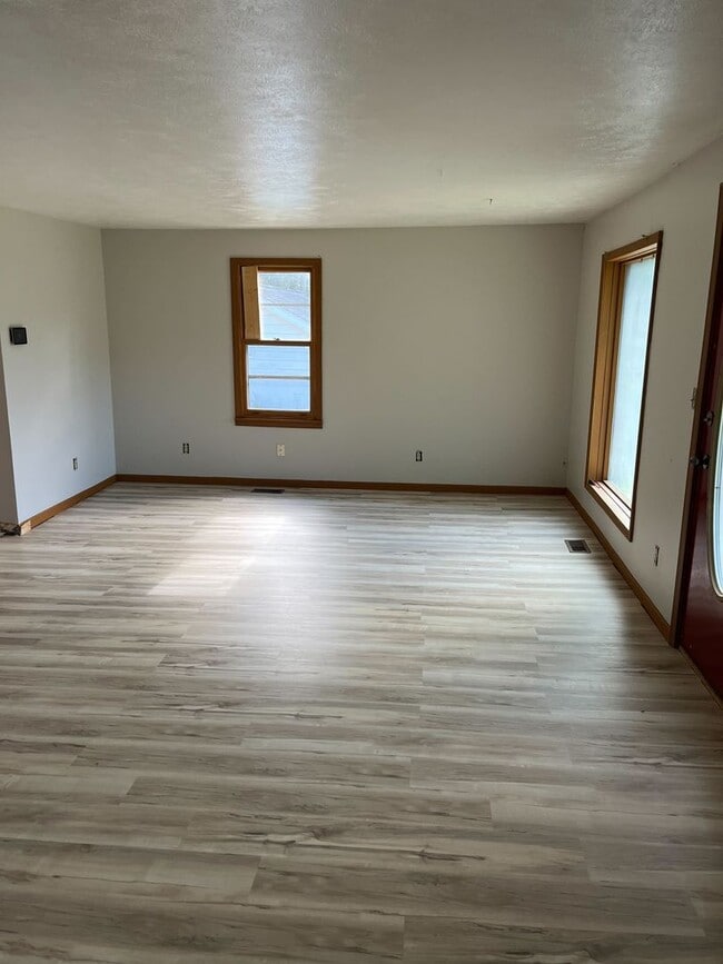 Building Photo - 2 bedroom, 1 bath house
