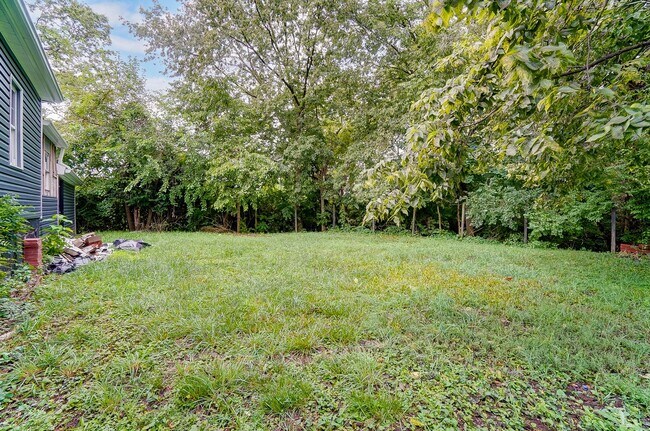 Building Photo - Two Bedroom, Two Bath in Dayton!