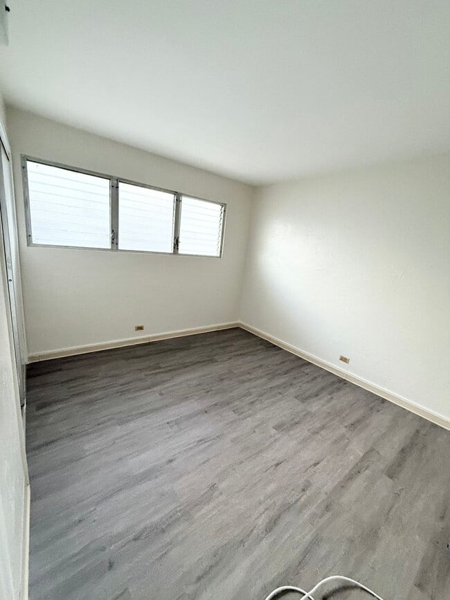 Building Photo - Salt Lake - Tropicana Manor 3-bedroom 2-ba...