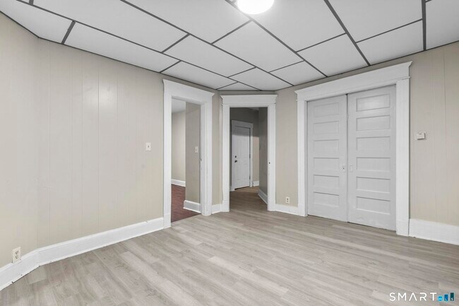 Building Photo - 37 Plaza Ave