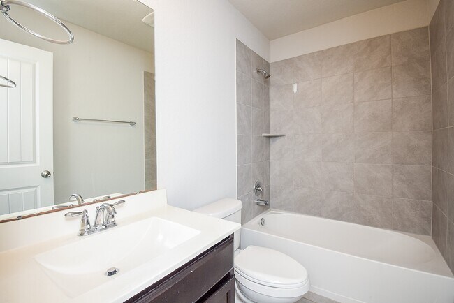 Building Photo - 7206 Highland Chase Dr