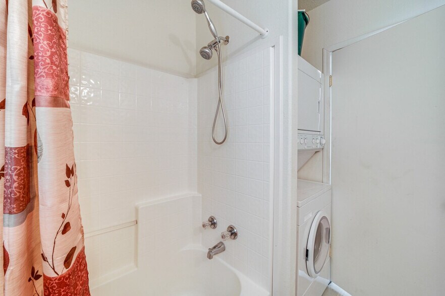 Building Photo - 16934 Tyee Dr