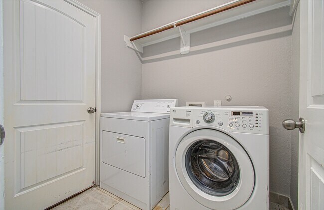 Building Photo - 24331 Kee Cresta Ct