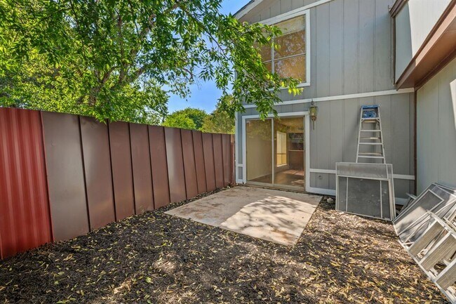 Building Photo - 4813 Yucca Hill Dr