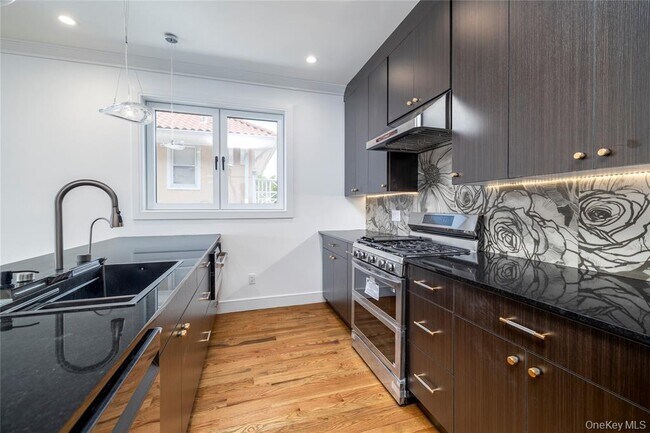 Building Photo - 622 W Penn St