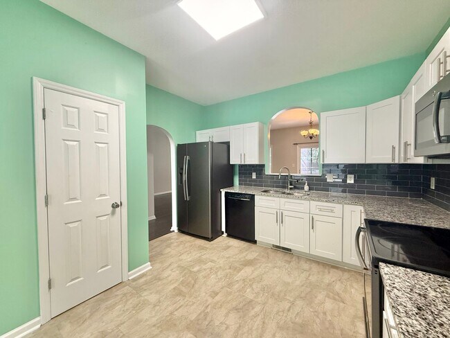 Building Photo - Newly Remodeled 4BD, 2.5BA Raleigh Home in an HOA Community in a Prime Location Near NC State and...