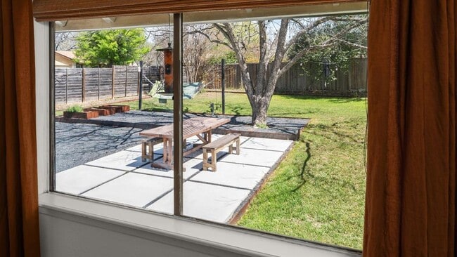 Building Photo - 6601 Blarwood Dr