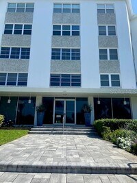 Building Photo - 1100 N Shore Dr NE