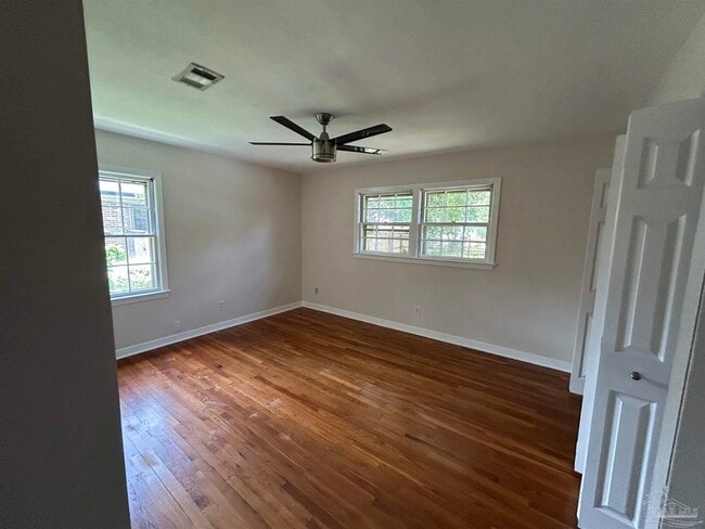Building Photo - 3840 Dunwoody Dr