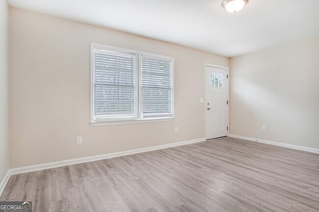 Building Photo - 660 Thomasville Blvd SE