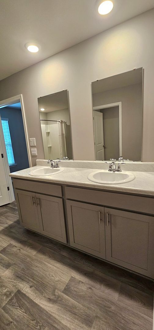 Building Photo - Luxury Meets Privacy in This 4-Bedroom Cul...