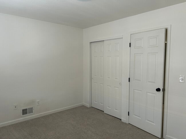 Building Photo - 15815 E 13th Pl