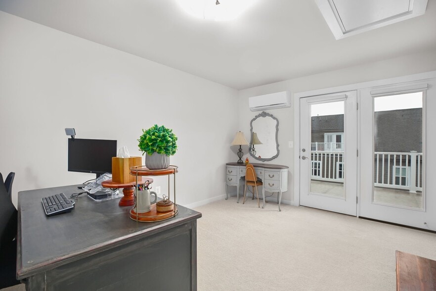 Building Photo - 1721 Beech Leaf St