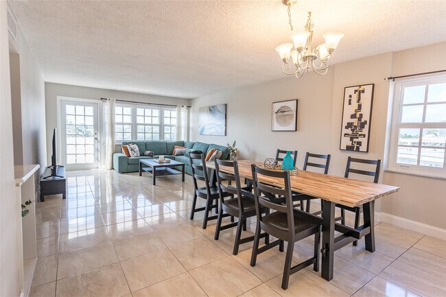 Building Photo - 401 Golden Isles Dr