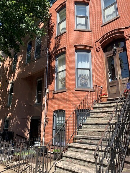 Building Front - 288 Monmouth St
