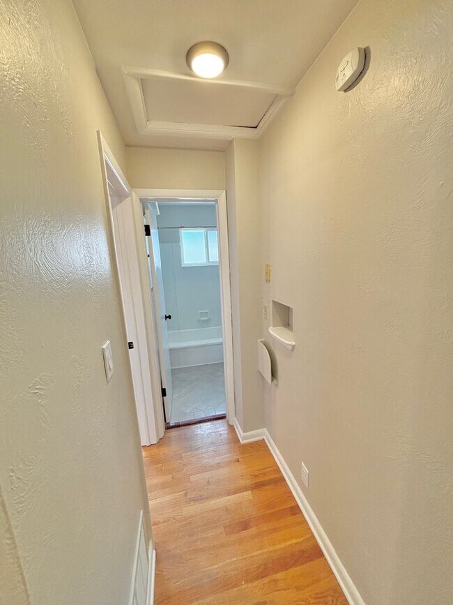 Building Photo - Prime Location! 1BR Bungalow Near DU, Light Rail & Porter Hospital — Available Now!!