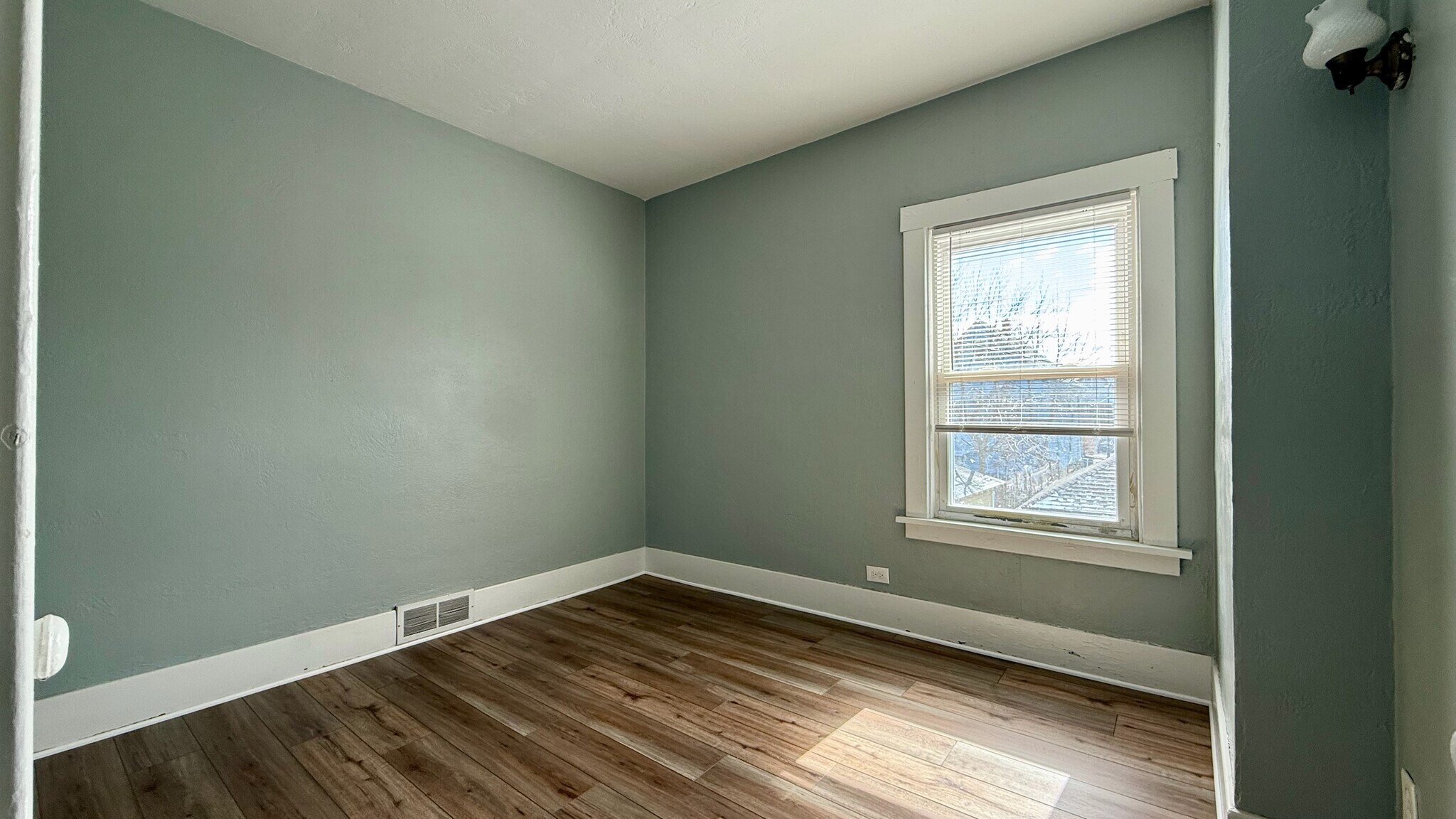 Building Photo - 771 Amherst St