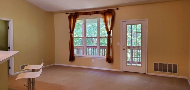 Building Photo - 1354 Fox Pointe Cir