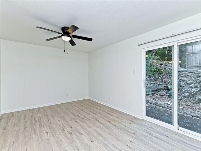 Building Photo - 6911 Thorncliffe Dr