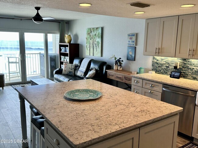 Building Photo - 4849 Saxon Dr