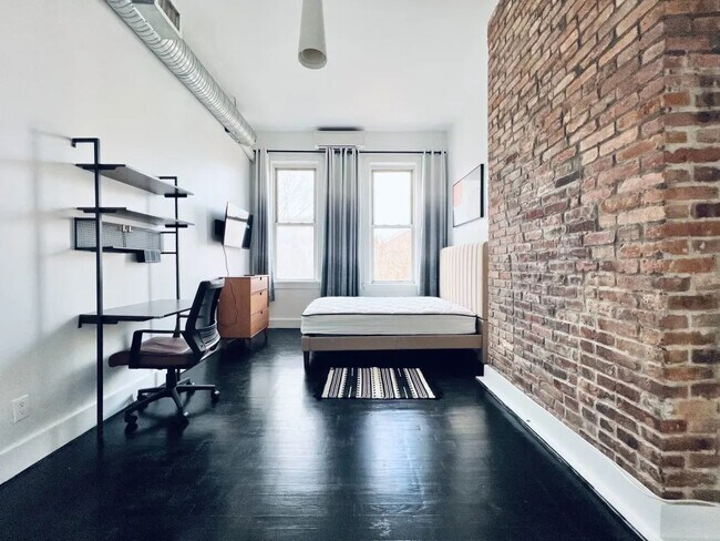 Building Photo - Furnished room/NOT APARTMENT