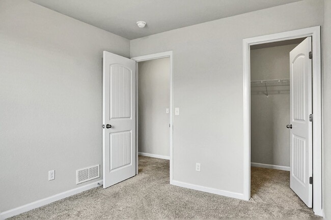 Building Photo - $2,300.00 - 3 Bedrooms, 2.5 Bathroom, Town...