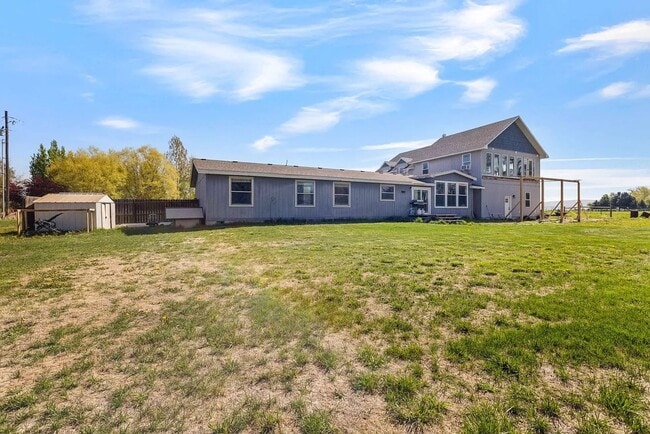 Building Photo - Country Oasis – Flexible Rental in Rexburg...