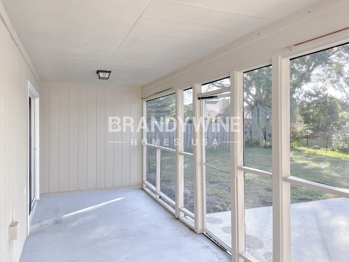Building Photo - 13550 Valbuena Ct