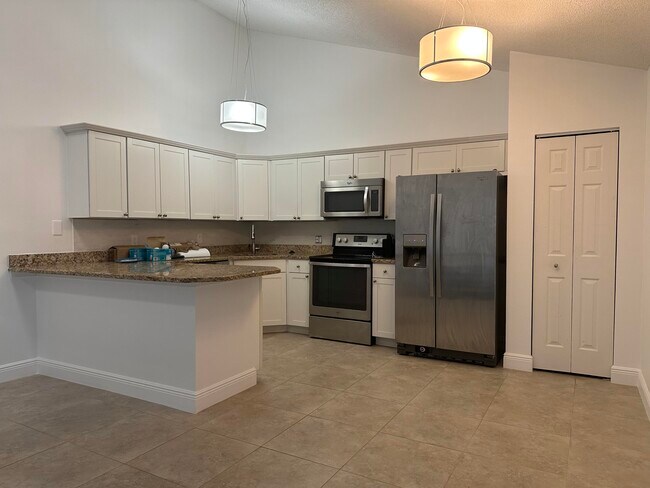 Building Photo - 5365 Eagle Lake Dr