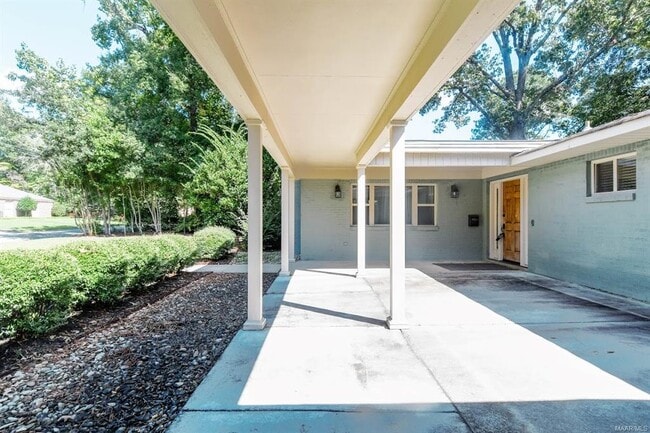 Building Photo - 2516 Jasmine Rd
