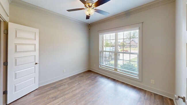 Building Photo - Stylish Veridian Townhome with Main-Level Primary Suite, Large Kitchen Island and Covered Back Patio