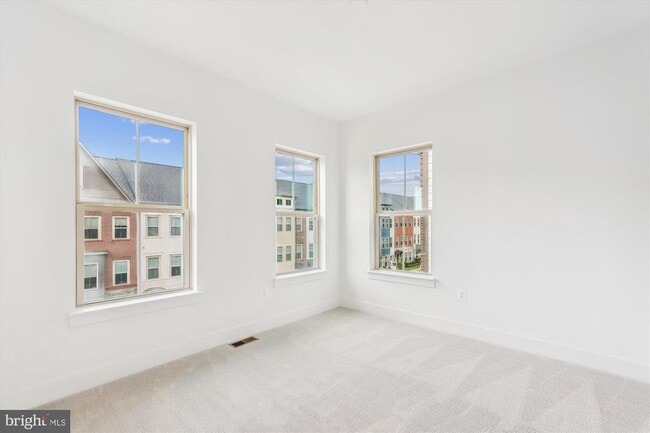 Building Photo - 10113 Dalmatian St