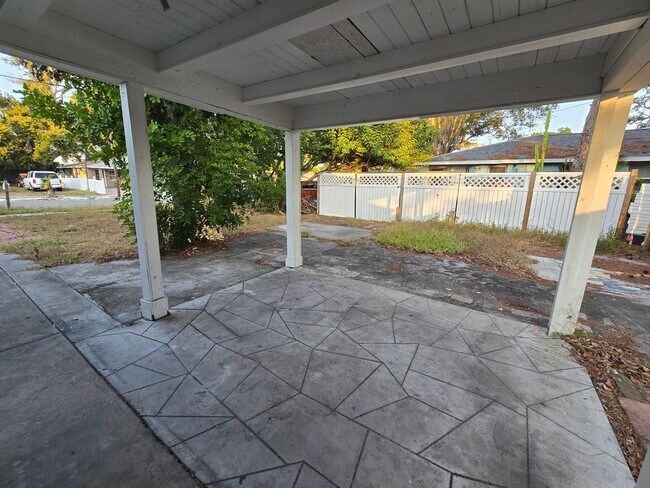 Building Photo - 2108 8th St