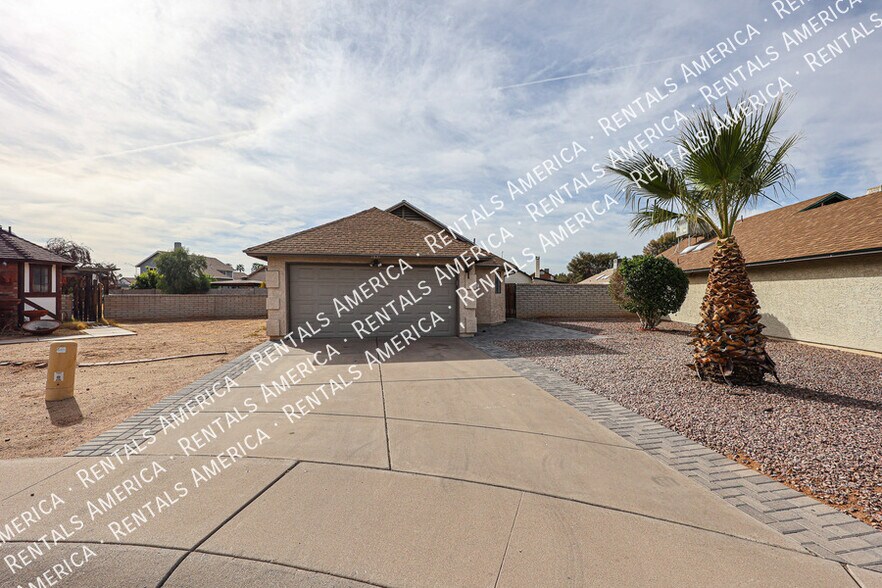 Building Photo - 1631 E Javelina Cir