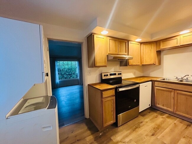 Building Photo - Charming 2 Bedroom House with Fenced Yard in Fairmount Park Neighborhood