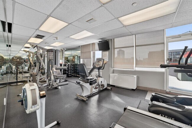 Building Photo - 10 Stewart Pl