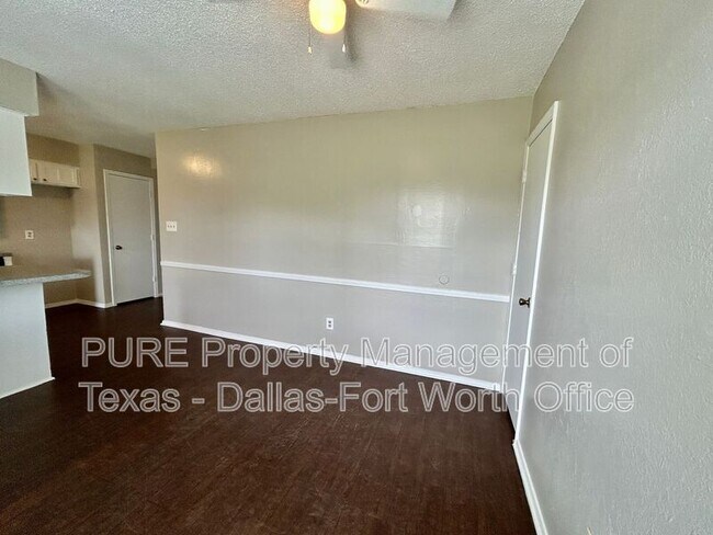 Building Photo - 3505 Biscay Dr