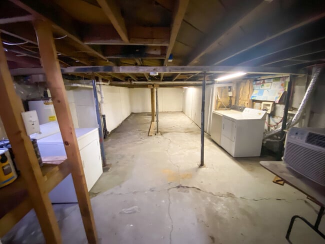 Building Photo - 214 2nd Ave W