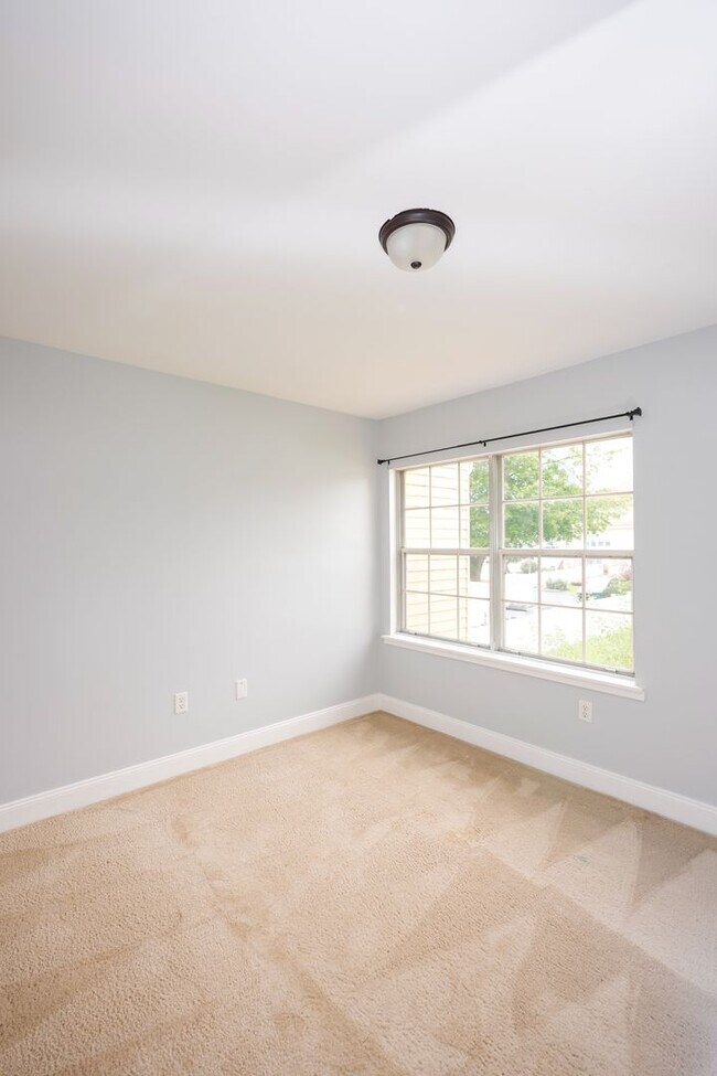 Building Photo - 1421 E Caracas Ave