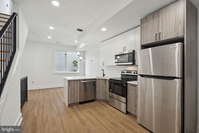 Building Photo - 528 W Berks St